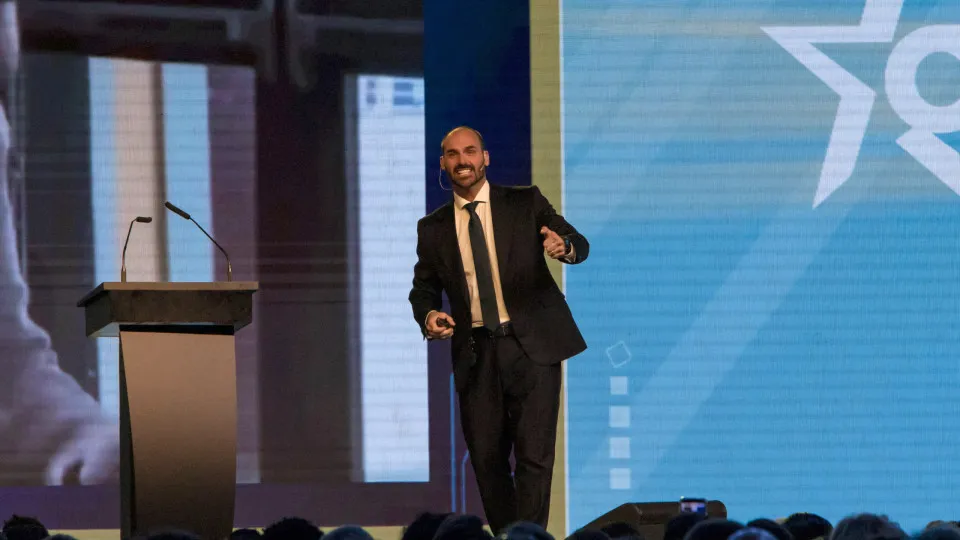 'FT': Eduardo Bolsonaro prevê nova onda de sanções dos EUA ao País por julgamento de Bolsonaro