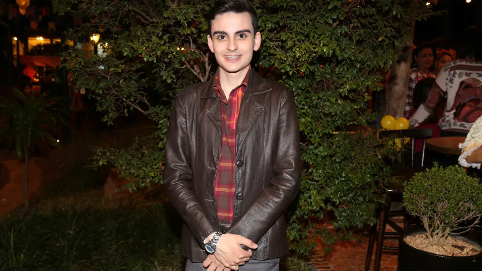 'Me tiraram do nada', diz Dudu Camargo sobre demissão do SBT em A Fazenda 17