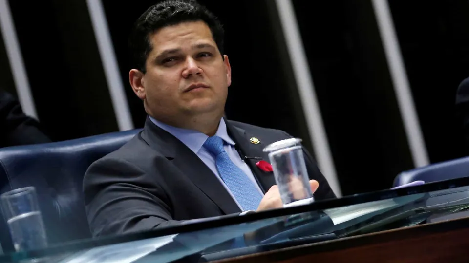 Alcolumbre impõe derrota a bolsonaristas ao negar impeachment de Moraes
