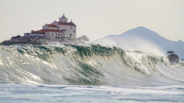 Chumbo é eleito melhor do mundo, e Brasil domina premiação nas ondas gigantes
