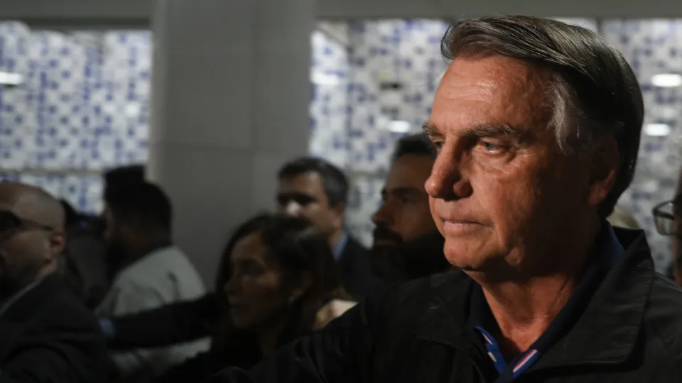 Defesas buscam distanciar réus de Bolsonaro e atacam delação de Cid
