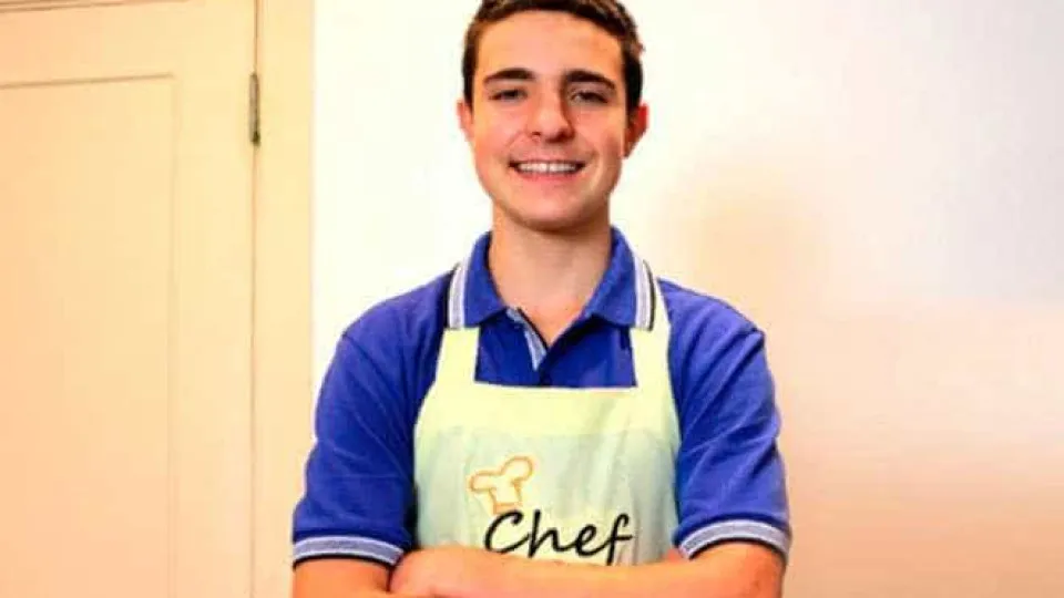 Filho de Gugu volta a morar no Brasil e tentará carreira na TV