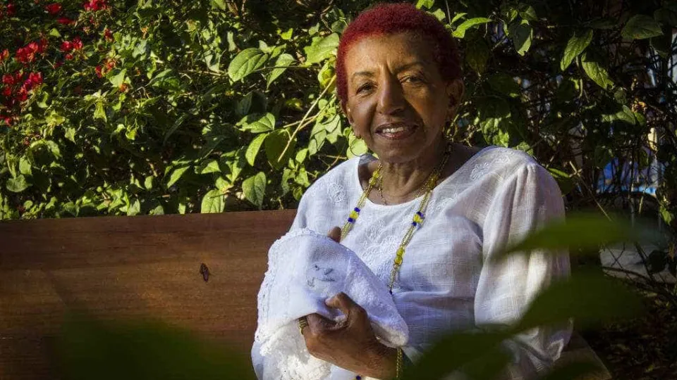 Leci Brandão recebe alta quase um mês depois de ser internada por gripe