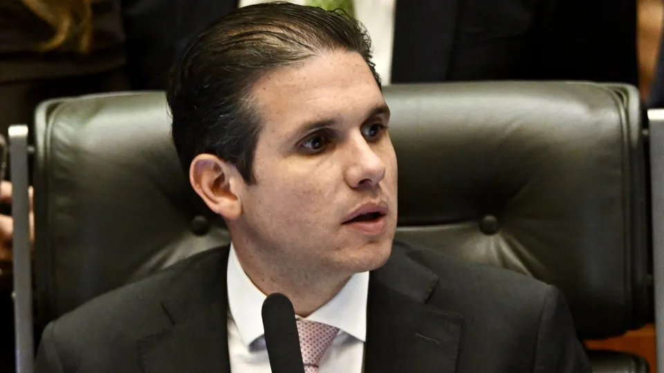 Motta enfrenta pressão de anistia sob sombra de Arthur Lira