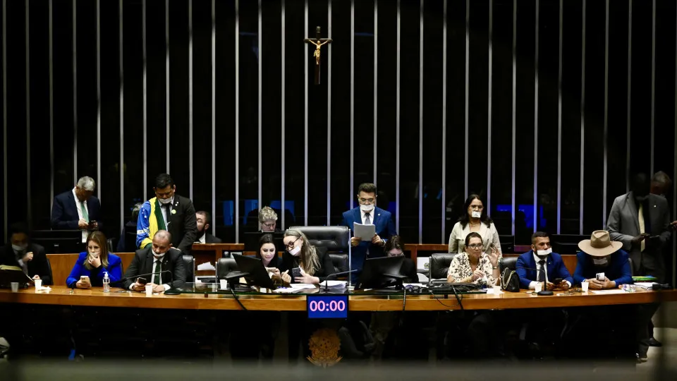 Parlamentares são 'ridicularizados' nas redes após protestos no Congresso