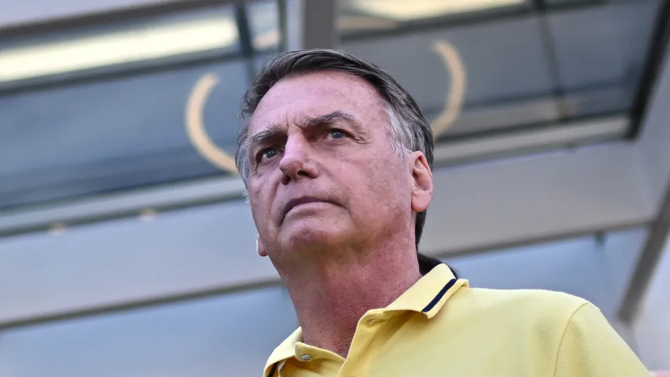 Pedido de asilo para a Argentina era "mero rascunho", alega Bolsonaro
