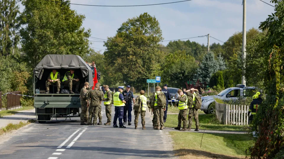 Polônia fala em risco de guerra após abater drones; Rússia nega ataque