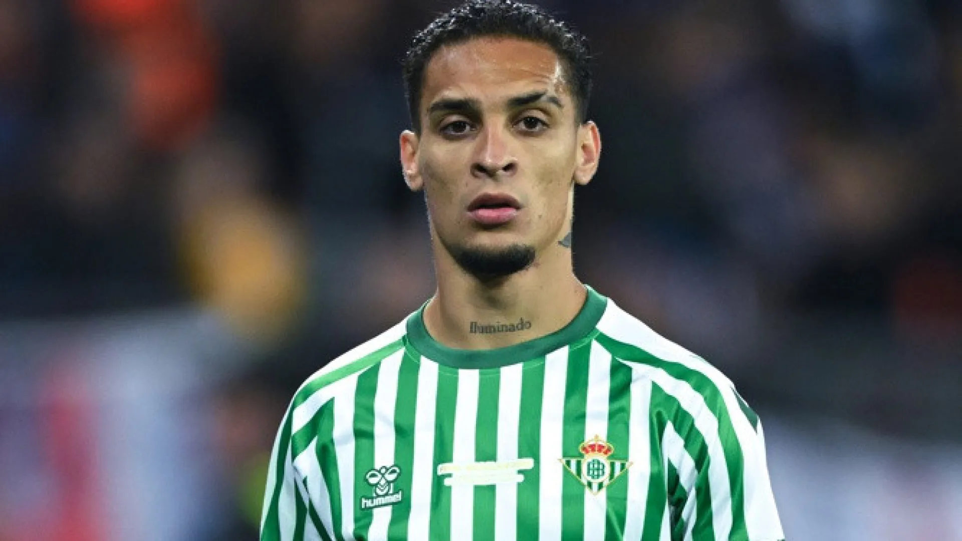 Antony brilha, marca nos acréscimos e garante empate em Villarreal x Betis