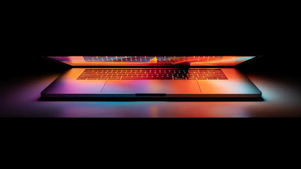 Apple prepara novo MacBook Pro com tela sensível ao toque e chip M6