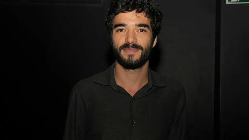 Dostoiévski sempre foi pop, diz Caio Blat, que leva 'Os Irmãos Karamázov' a balada eletrônica