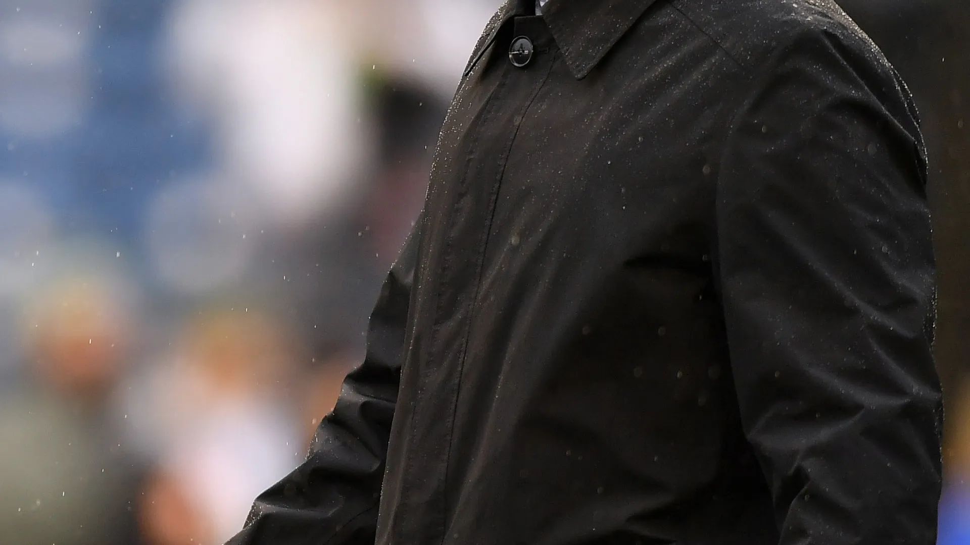 Ex-jogador leva facada em briga nos EUA e é detido no hospital