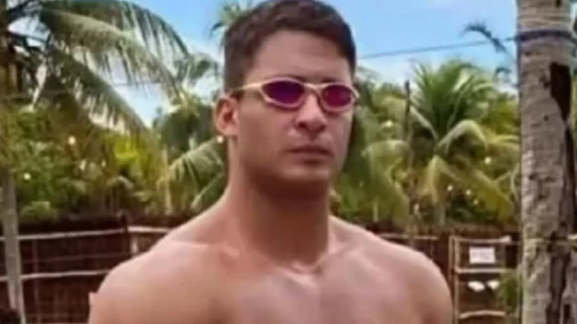 Ex-jogador que agrediu namorada com 61 socos é estuprado na prisão