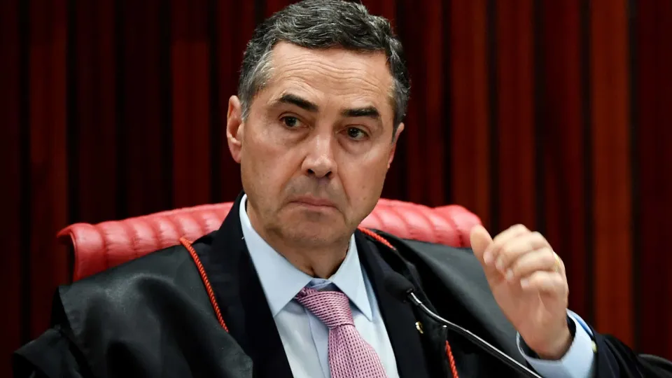 Luís Roberto Barroso anuncia que vai se aposentar do STF