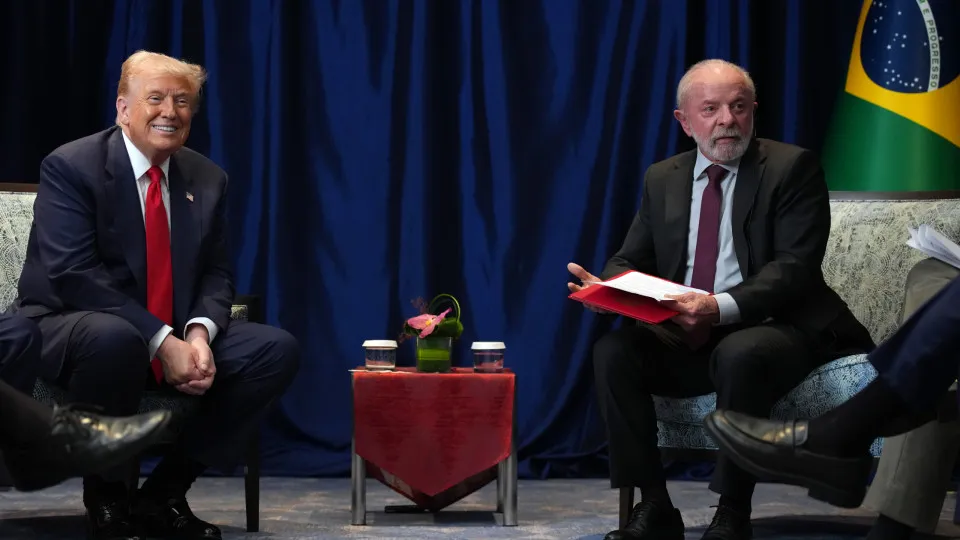 Lula encontra Trump e diz que não há motivo para conflito com os EUA