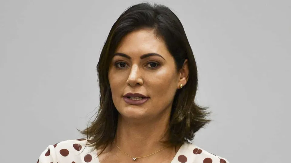 Michelle Bolsonaro diz que filha mais velha teve celular roubado em SP
