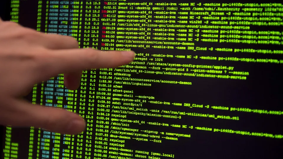 Polónia registra número recorde de cibertaques que atribui à Rússia