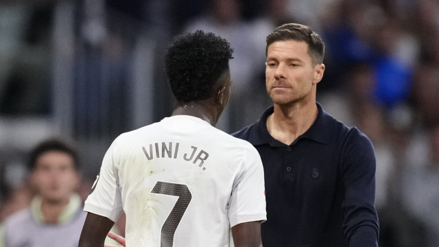 Xabi Alonso coloca ponto final na polêmica com Vinícius Júnior