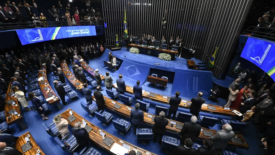 Congresso aprova tirar até R$ 3 bi em gastos com Defesa do limite da meta fiscal em 2025