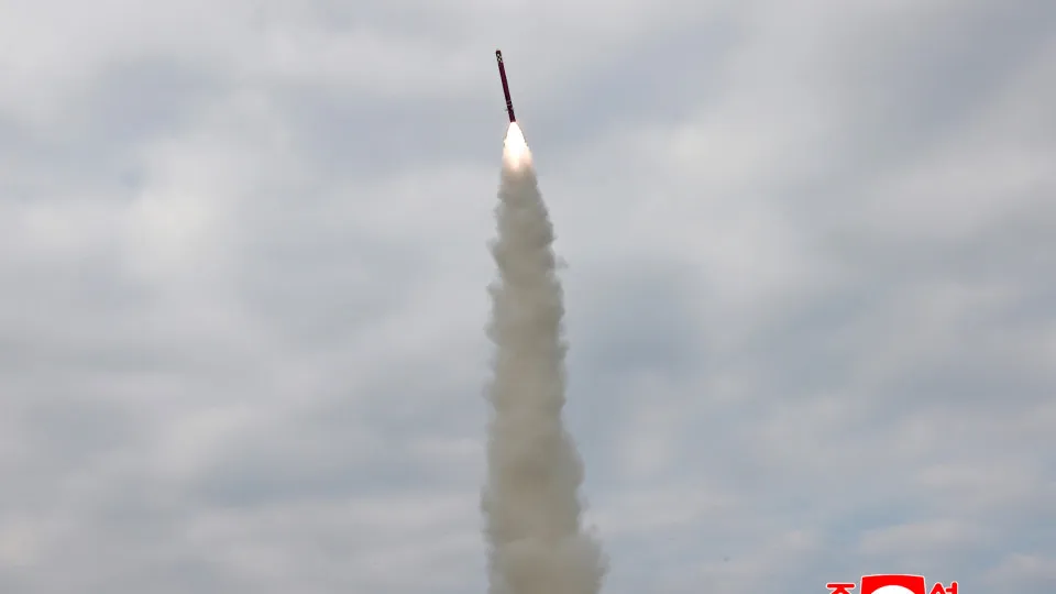 Coreia do Sul diz que Pyongyang lançou míssil balístico para mar do Japão