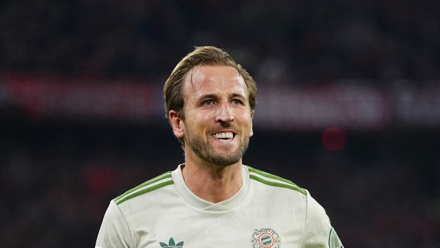 Cristiano Ronaldo faz golaço de bicicleta e reação de Jesus surpreende