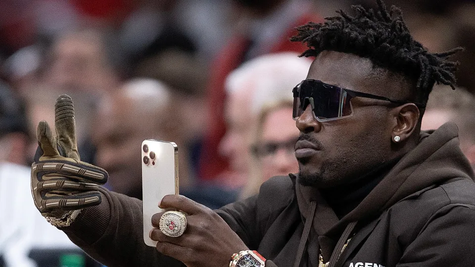 NFL: ex-astro do Pittsburgh Steelers é preso por tentativa de homicídio