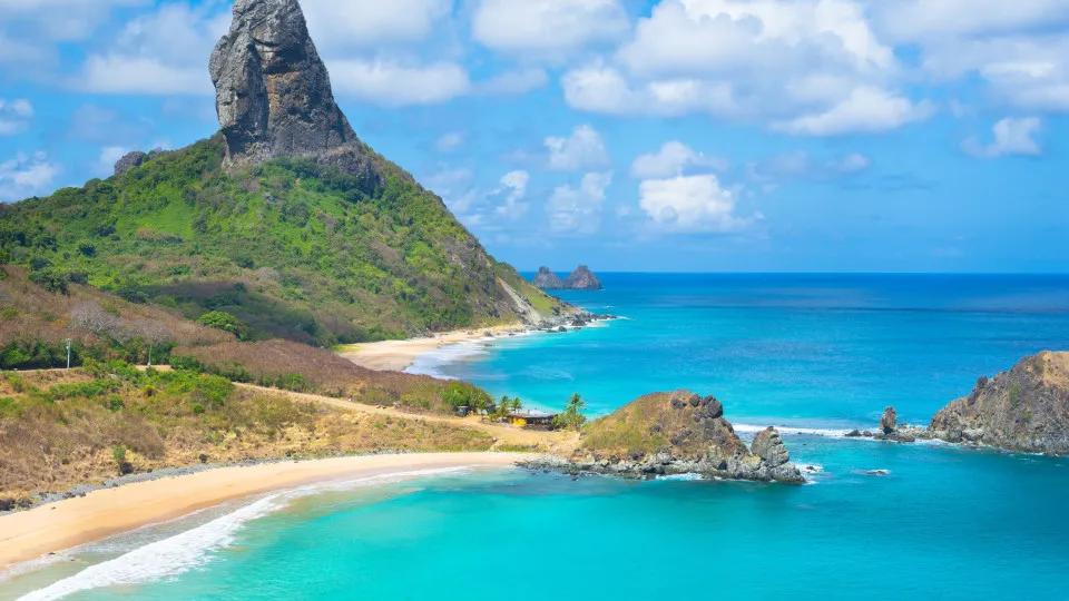 Neoenergia anuncia usina de energia solar para descarbonizar Fernando de Noronha