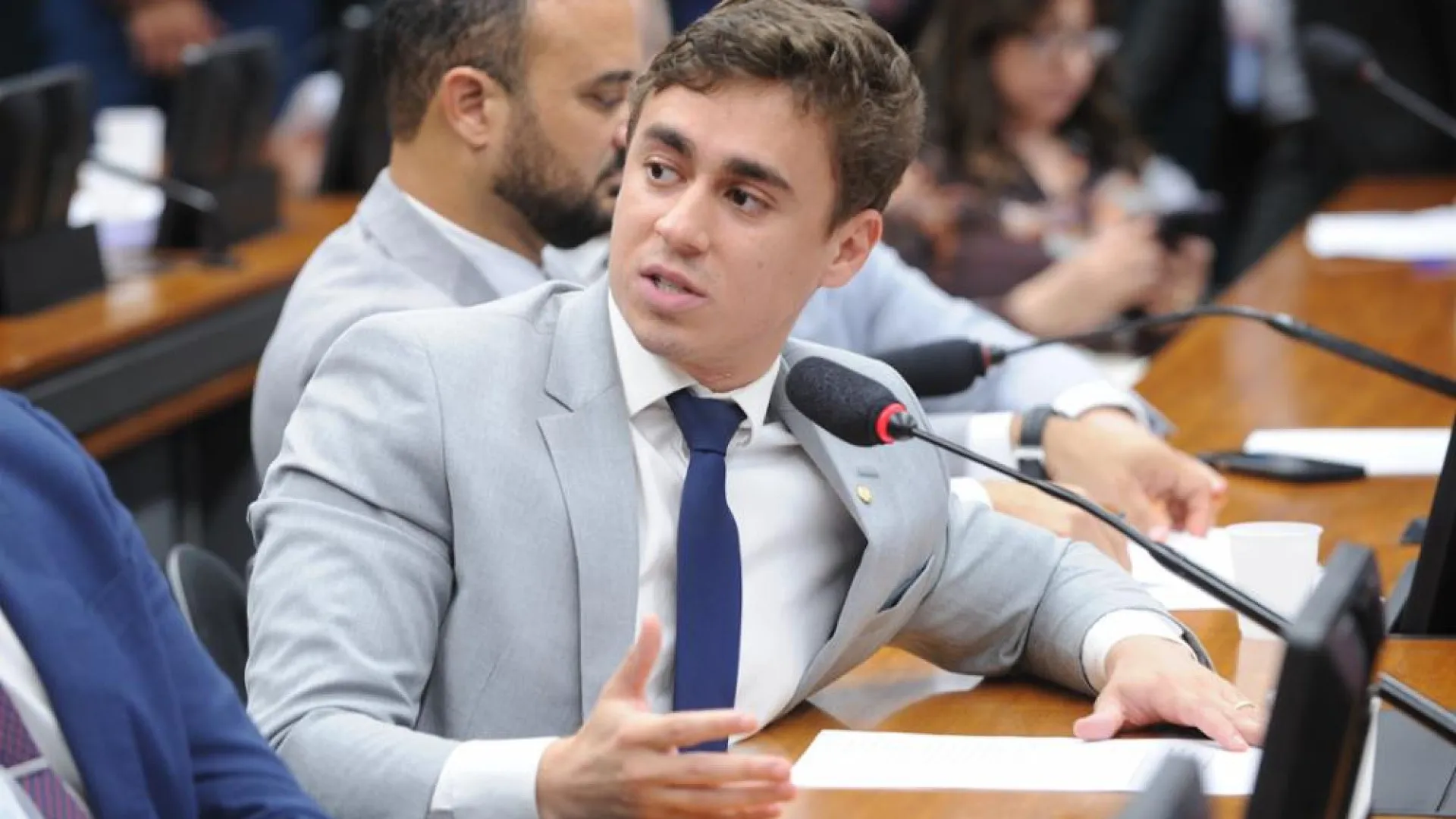 Nikolas Ferreira erra voto em MP e é acusado de agir pró-governo Lula