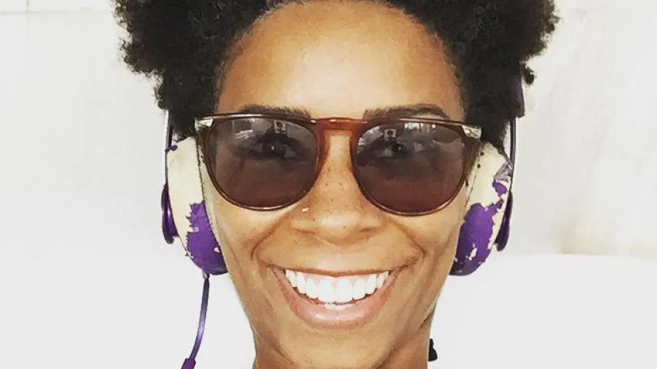 Rita Batista lança seu segundo livro de mantras e diz que é possível 'criar a própria realidade'