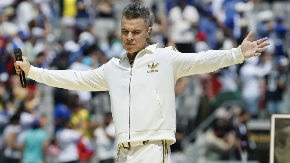 Robbie Williams suspeita que remédios para emagrecer afetaram sua visão