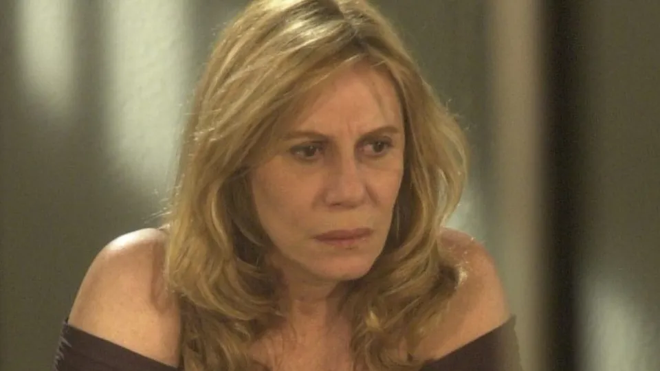 'Três Graças' faz referência a Nazaré de 'Senhora do Destino' em cena: 'Cheiro de couro'