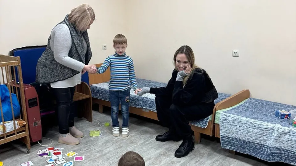 Angelina Jolie na Ucrânia: "A ameaça dos drones era constante"