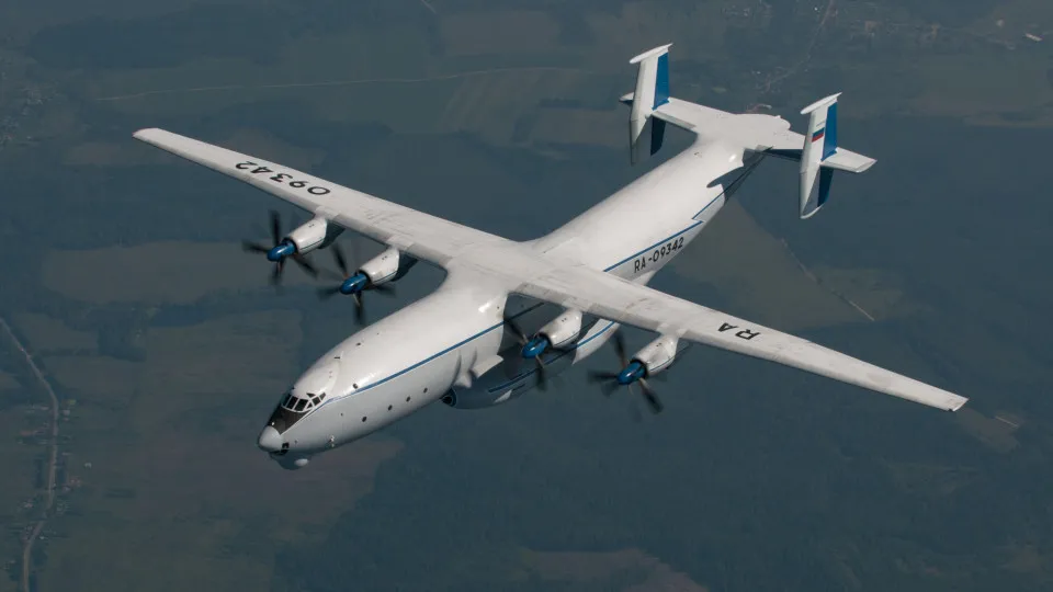 Avião militar russo cai perto de Moscou com sete tripulantes a bordo