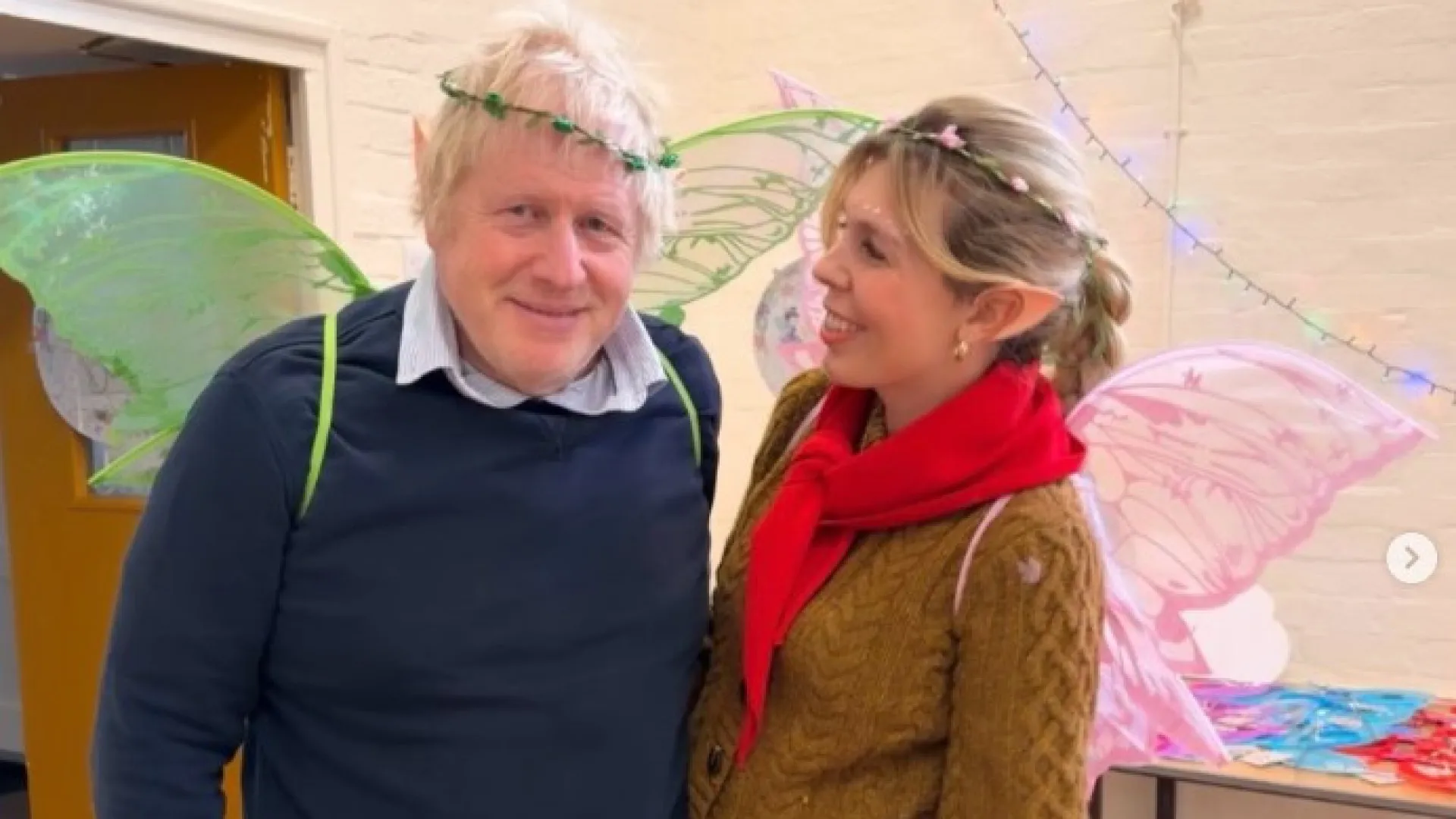 O ex-primeiro-ministro do Reino Unido aparece vestido de fada; veja