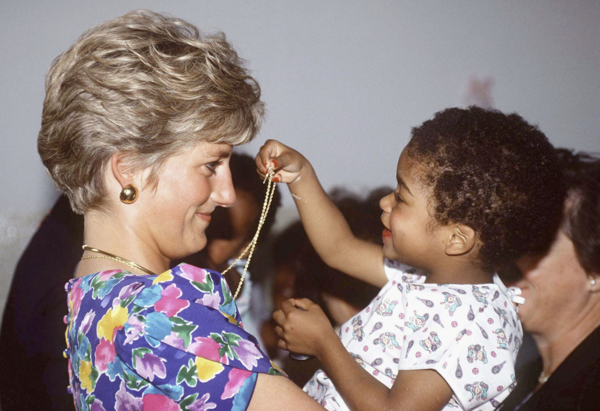 Príncipe William recria fotos da mãe, Lady Di, 34 anos depois