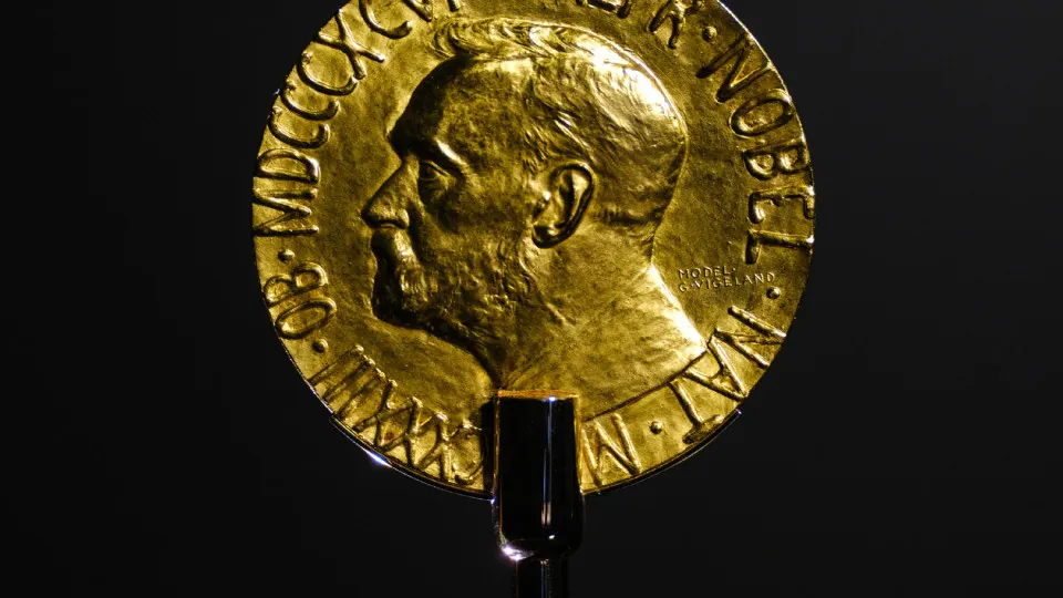 Corina oferece Nobel a Trump e premiação avisa: "título não muda de dono"