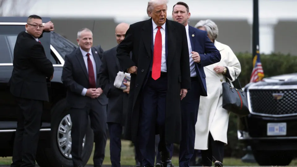 Trump manda Venezuela parar de fornecer petróleo à Rússia e China, diz TV