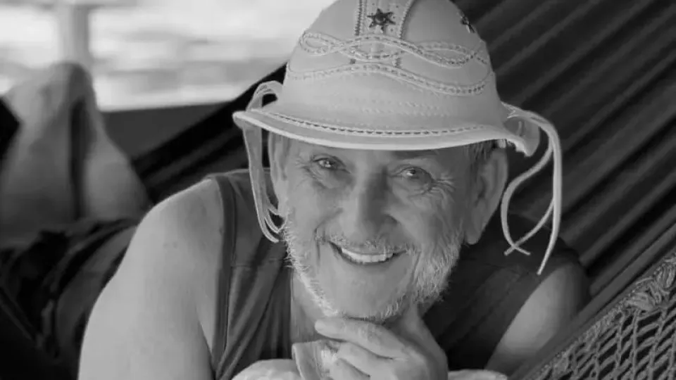 Após 20 dias na UTI, morre pai de influenciador que retirou parte do crânio