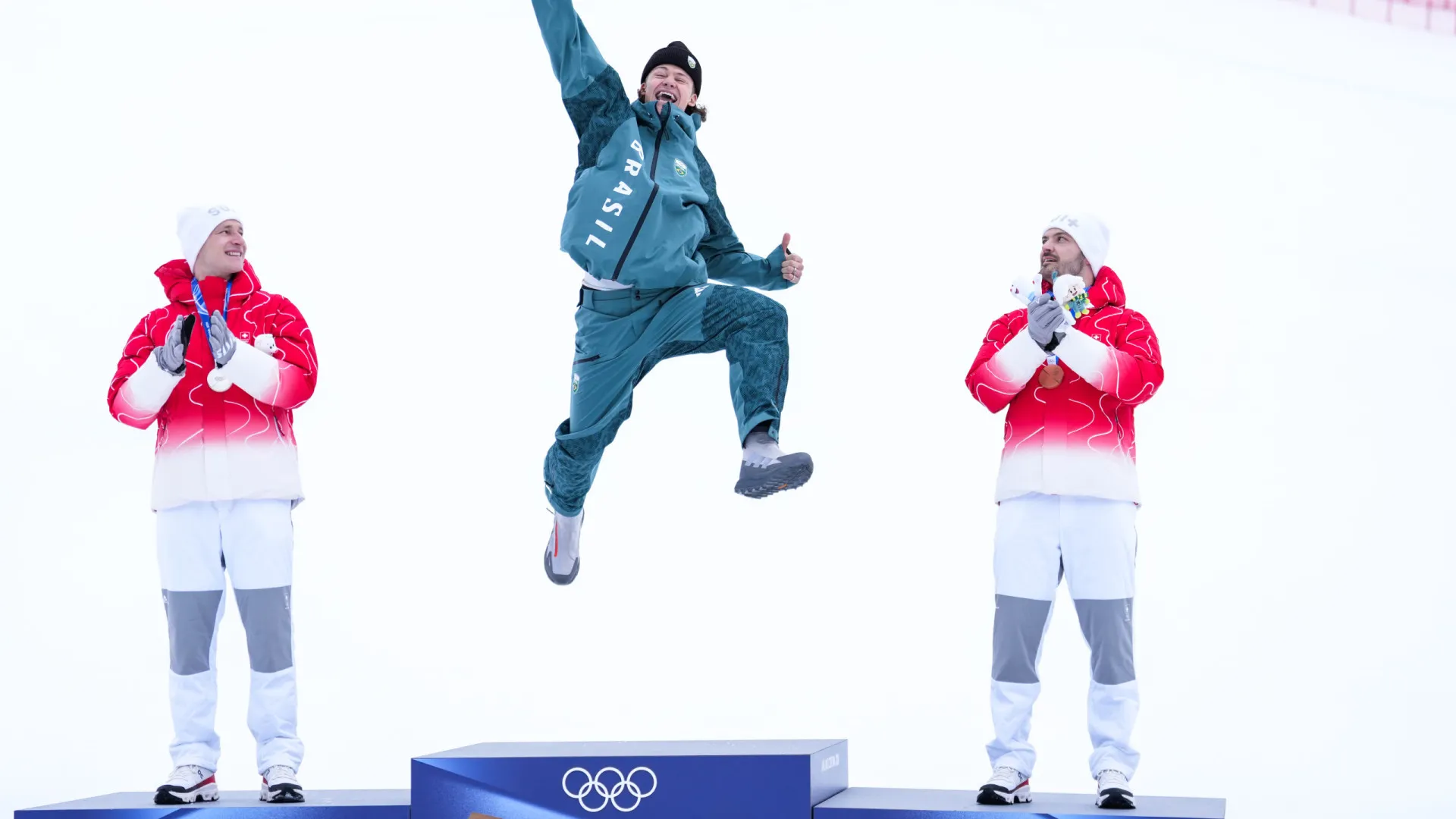 Lucas Pinheiro exalta ‘superpoder’ após ouro inédito nos Jogos de Inverno