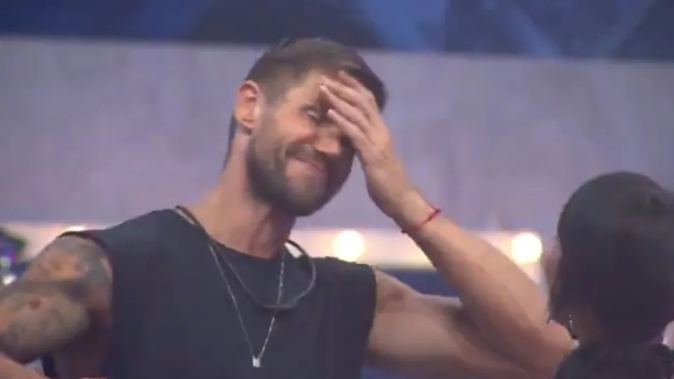 Maxiane convida Jonas para dormirem juntos, mas brother não está no VIP