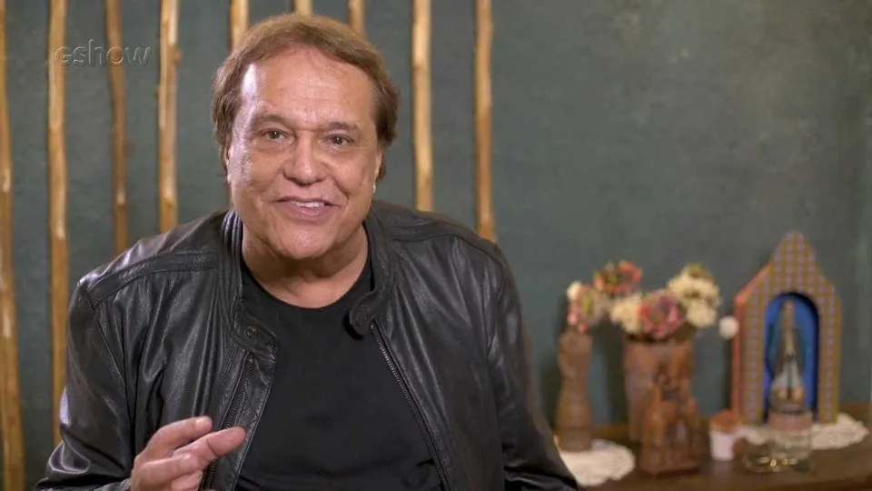 Corpo de Dennis Carvalho é velado neste domingo em cerimônia restrita à família