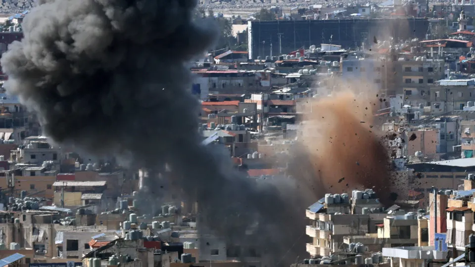 Israel lança ataques em grande escala contra Hezbollah em Beirute