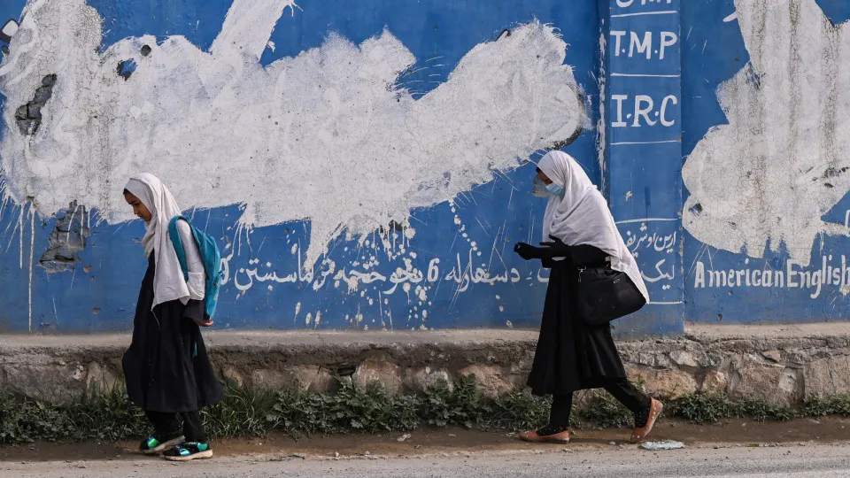 Juiz rejeita pedido de divórcio no Afeganistão: "Umas surras não matam"