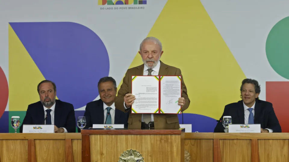 Metade dos ministros deixa o governo, e Lula cobrará atuação em campanha eleitoral