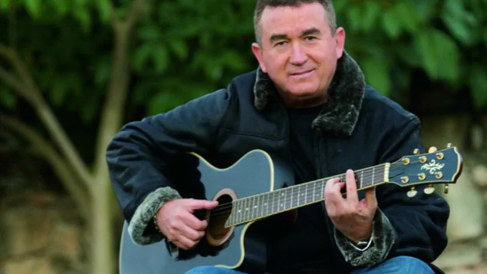 BYD e cantor Amado Batista entram em lista suja de trabalho escravo