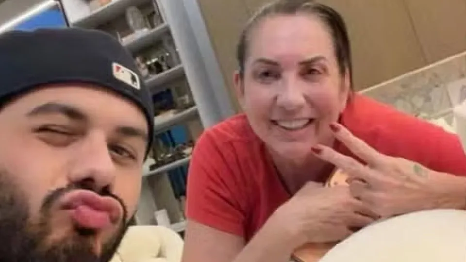 Zé Felipe posta com ex-sogra e comenta fotos de Virginia Fonseca na web