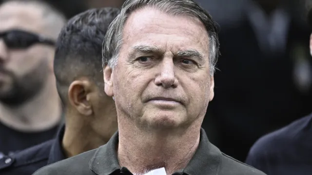 Apreensão de arma de Bolsonaro reduz chance de Moraes prorrogar prisão domiciliar