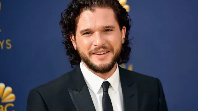 Ator de Game of Thrones gravou contrariado cena de sexo com 'irmã' na série