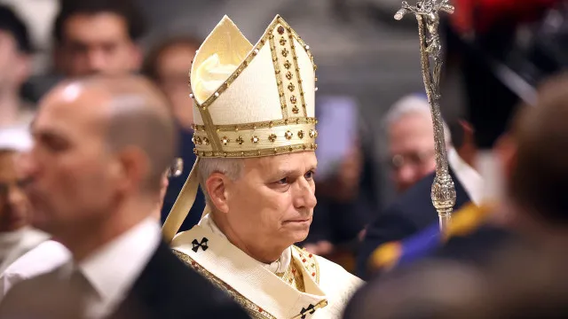 Casos de abuso sexual ainda são ferida aberta, diz papa Leão 14 ao chegar à Espanha