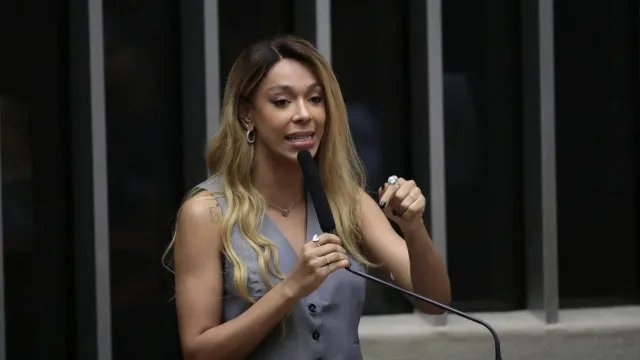 Erika Hilton e entidade de direitos digitais pedem investigação de mapa do Instagram