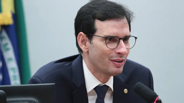 Relator mudará projeto de lei sobre 6×1 para evitar impacto de horas extras sobre empresas